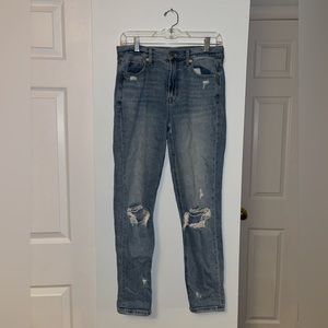 American Eagle Light Wash High Rise Mom Jeans